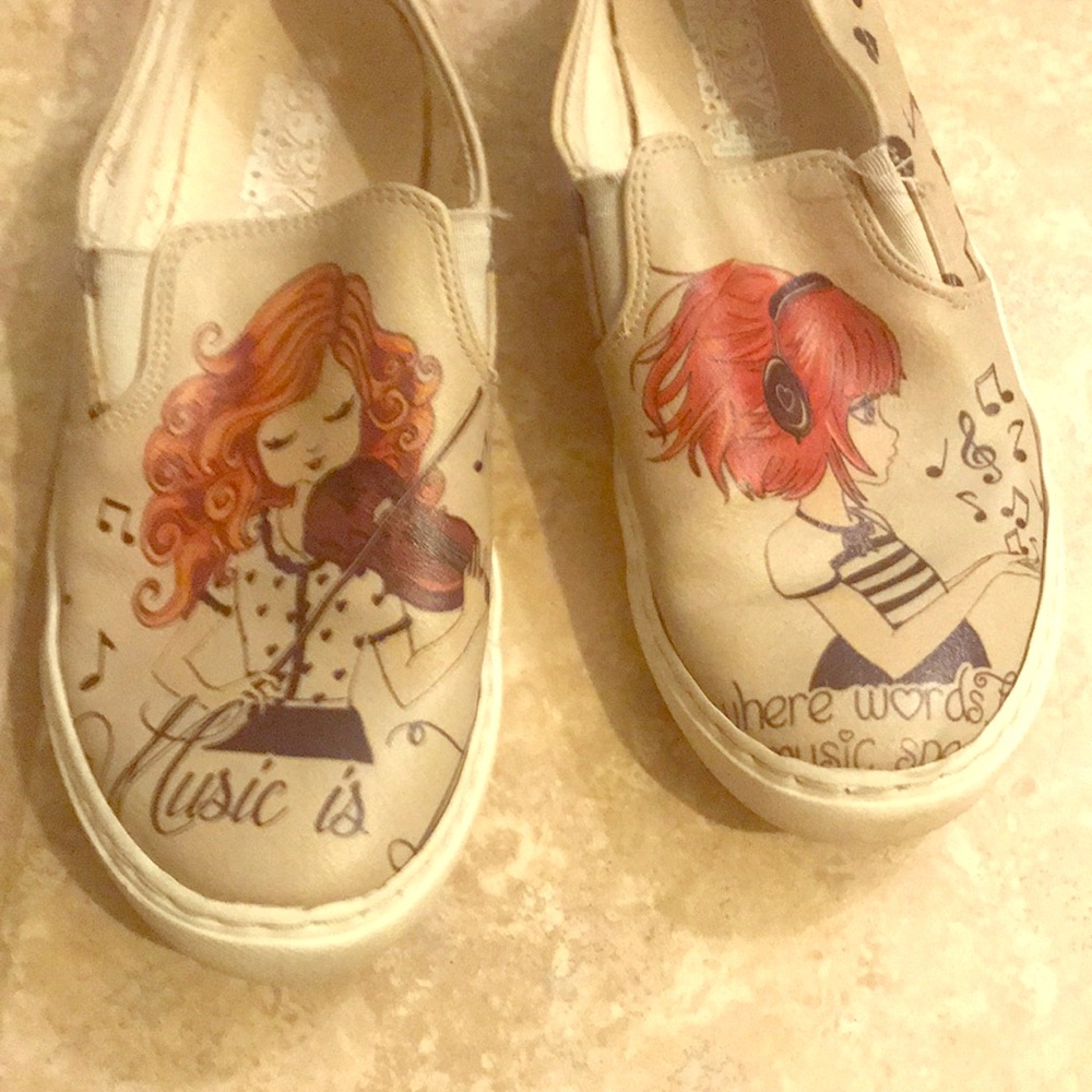 Sz 34 Gorby music slide on sneakers